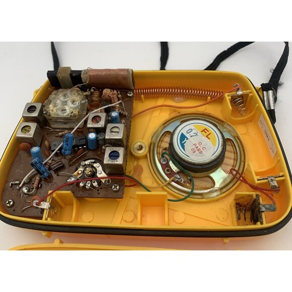 Vintage Windsor AM/FM Radio Water Resistant  In Original Box. - Picture 5 of 9